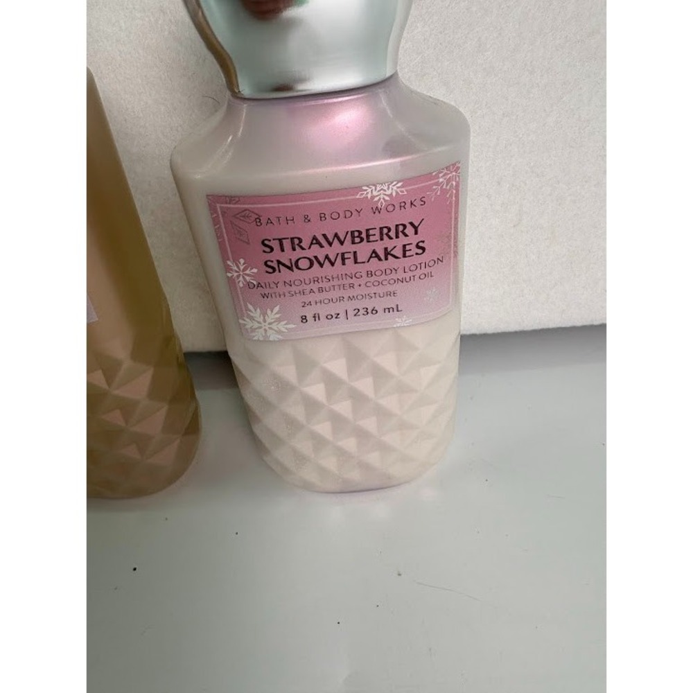 Bath and Body Works Strawberry Snowflakes Lotion and Shower Gel - Picture 3 of 4
